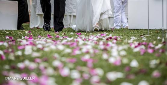 Las mejores fotos de boda en un sitio memorable con Mary Guillén. Hacienda Caridad dispone de una impresionante zona ajardinada de 20.000 m2.